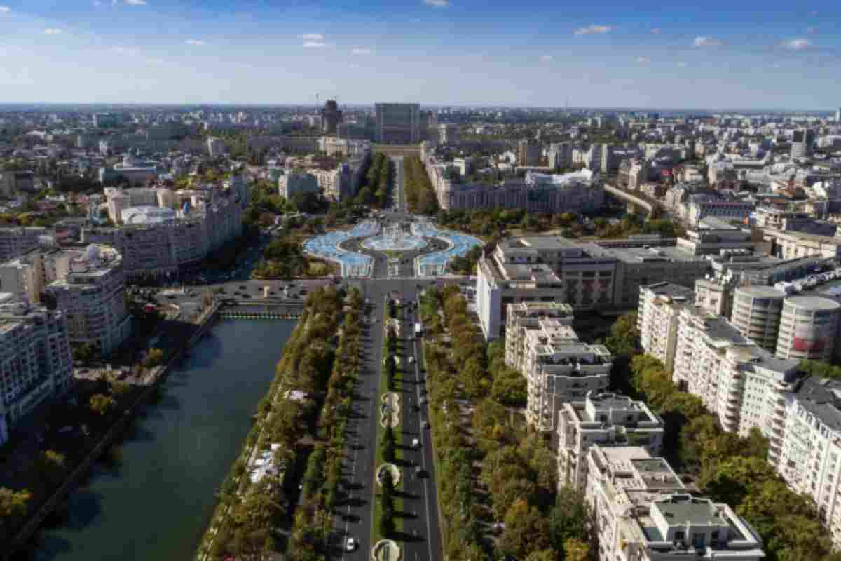 Soprannominata la “piccola Parigi dell’Est” per il suo connubio di stili architettonici che spaziano dall'Art Nouveau al bizantino