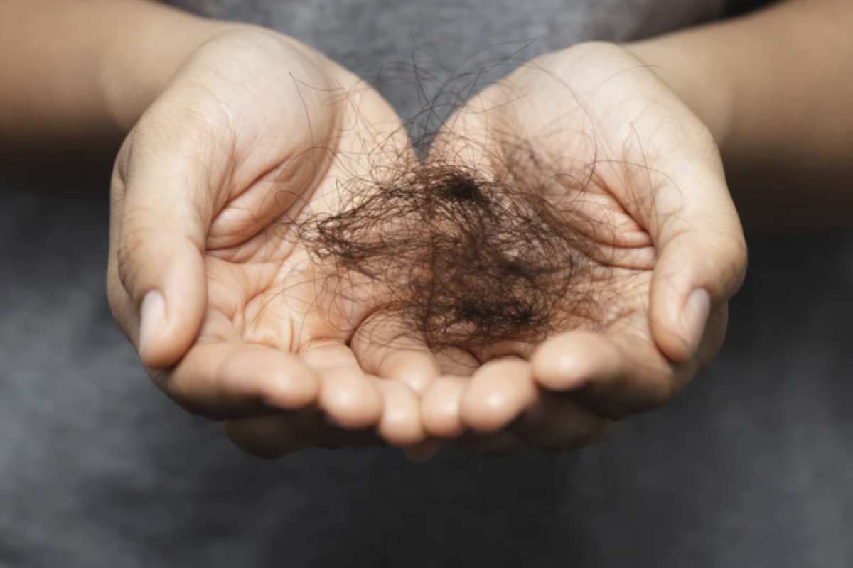 Secondo l’esperienza di Eco Bio Boutique, azienda specializzata in beautytech, ci sono cinque trattamenti fondamentali per mantenere i capelli