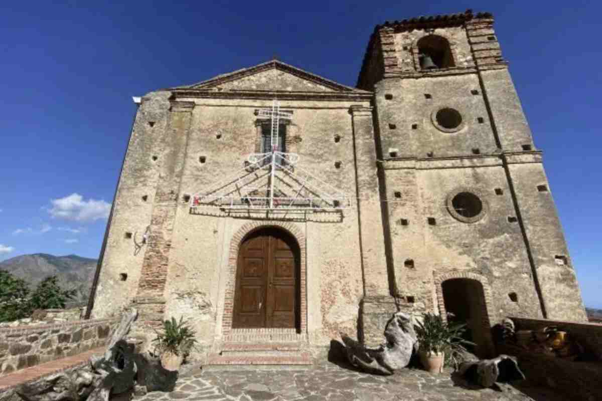 Le tradizioni di questi borghi raccontano un’identità culturale ricca e sincretica. La musica tradizionale, con canti polifonici eseguiti in griko