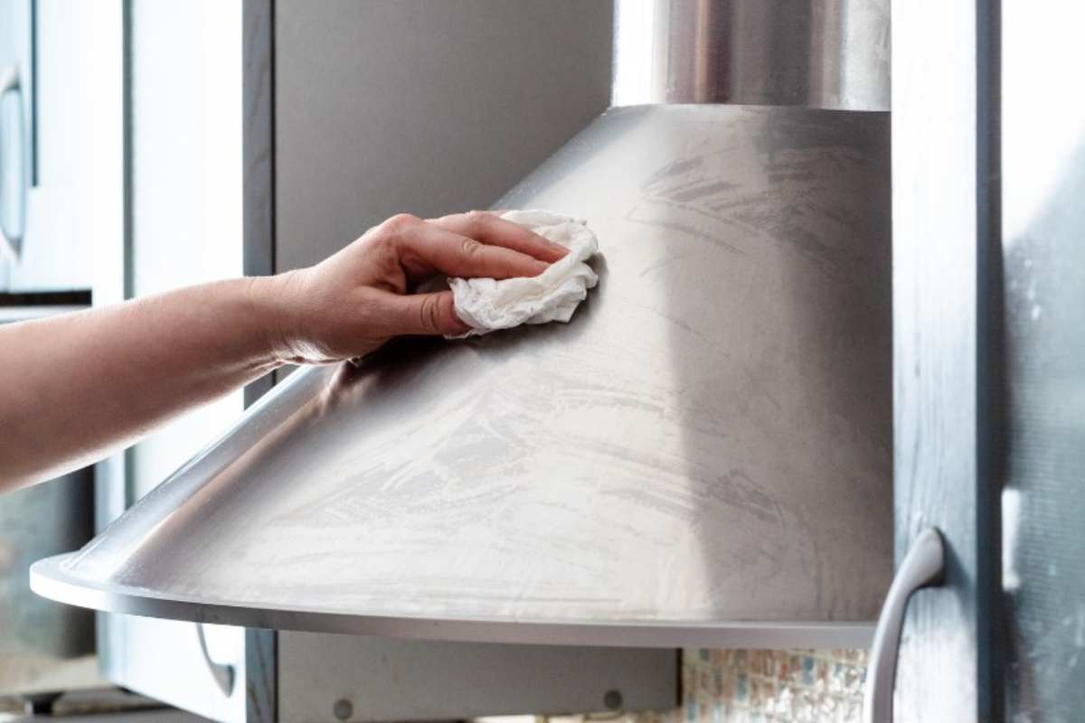 Preparazione e materiali necessari per la pulizia naturale