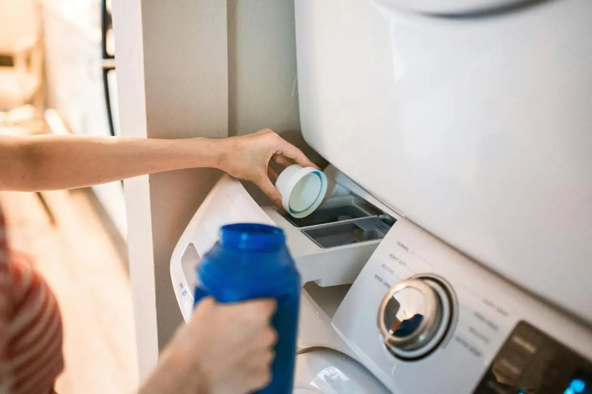 Muffa sui vestiti: un pericolo per la salute